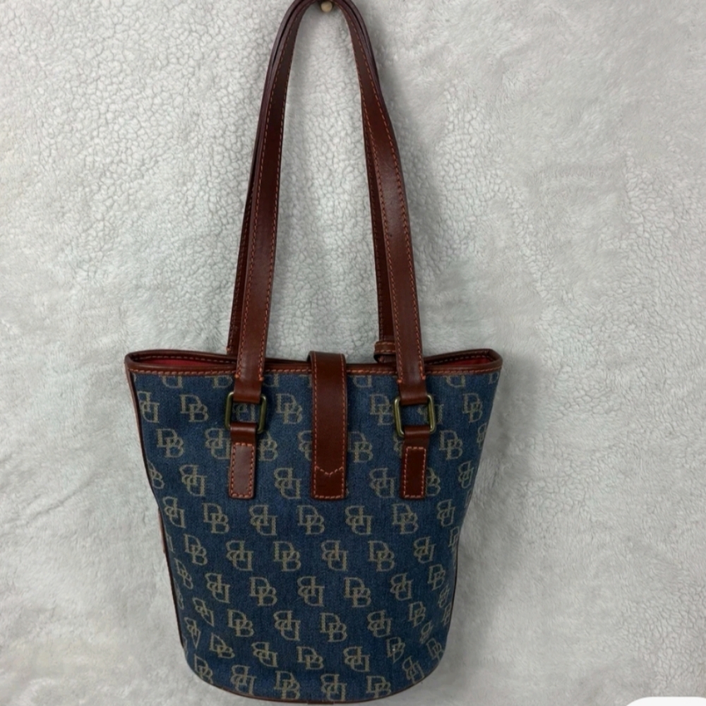 Dooney & Bourke North/South Signature Logo Denim Bucket Bag Medium - Picture 4 of 9